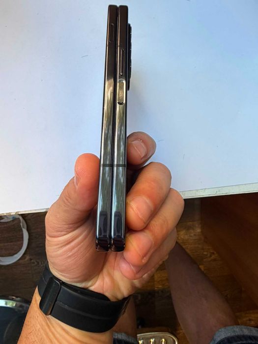 Samsung Galaxy Z Fold 4   -  512GB de stocare, evaluat la 9.2/10 pentru aspectul sau