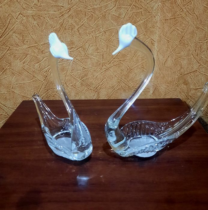 Пара декоративных, винтажных  лебедей в абсолютно идеальном состоянии,