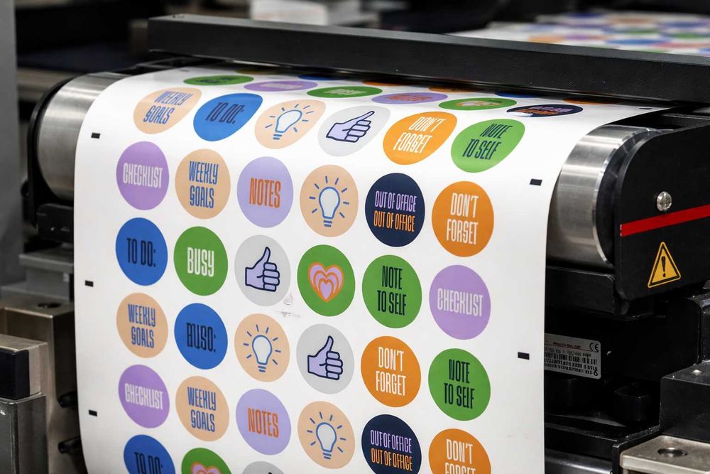 Etichete Personalizate orice formă - Stickere Vinil, Etichete Vin, etc