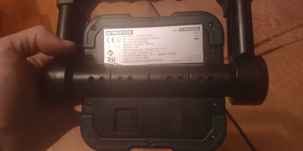 Vând proiector LED cu Power Bank