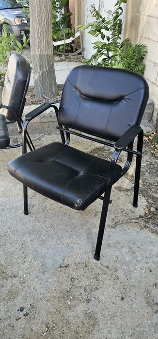 Офисные стулья кожа