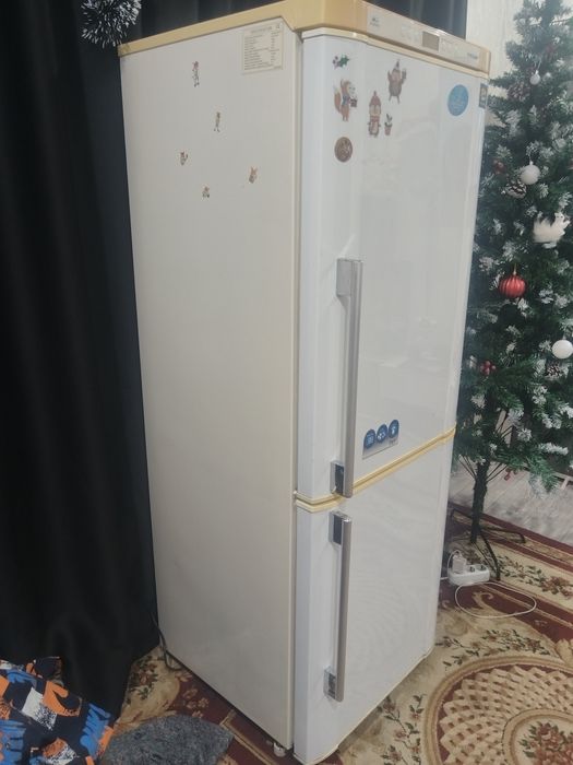 Холодильник Samsung