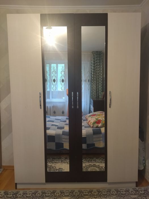 Шкаф 4-дверный и комод