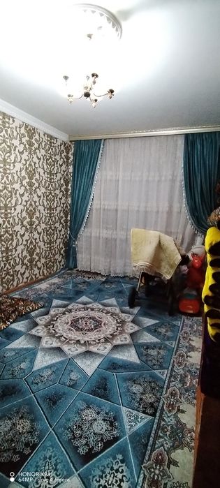 Термез шахри марказида 3 хонали Уй сотилади