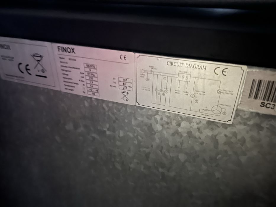 Подбарова хладилна витрина Finox