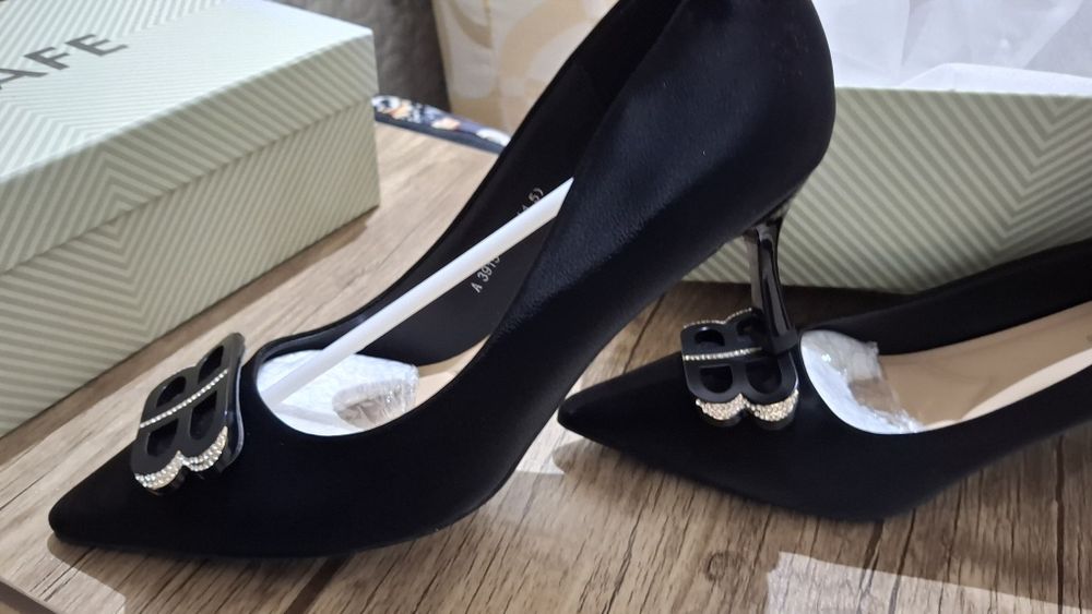 Продам новые женские туфли