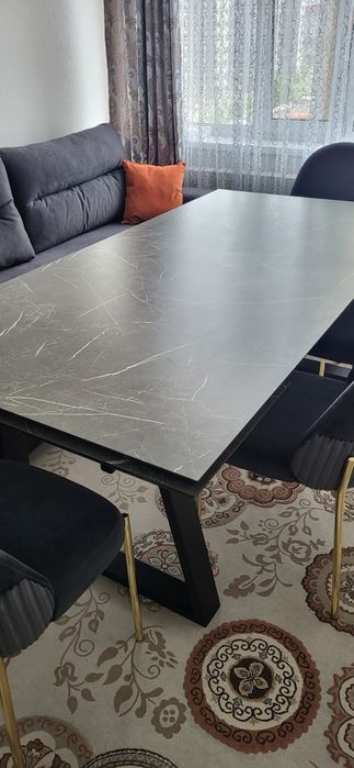 Стол для гостиной