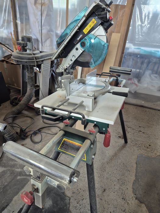 Circular Makita  pe stand