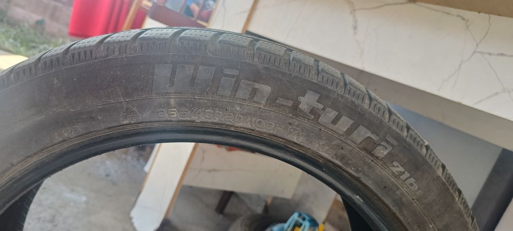 Зимные шины R20 255/45