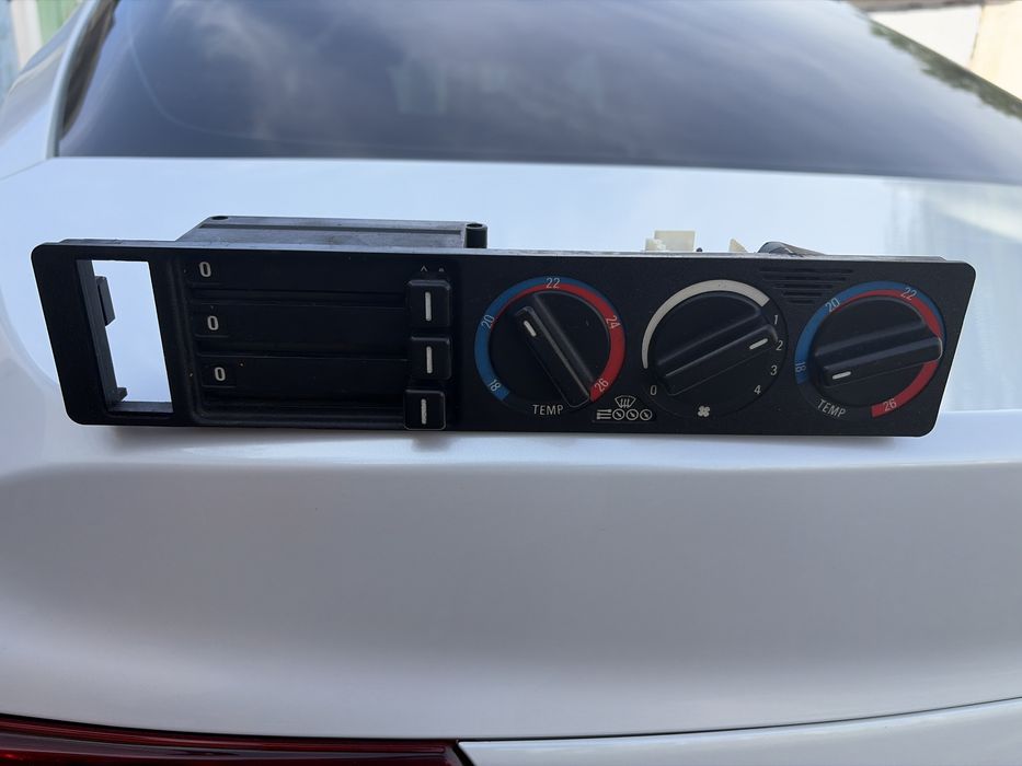Блок управления печкой на БМВ Е34 / BMW E34