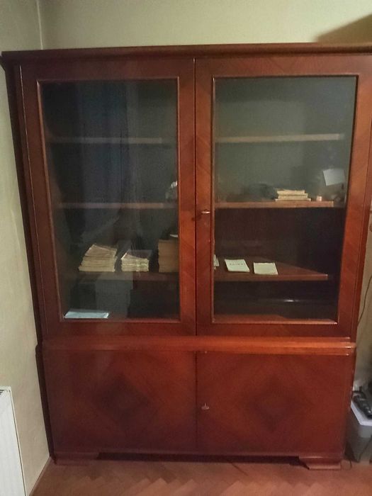 Biblioteca inchisa lemn masiv furniruit