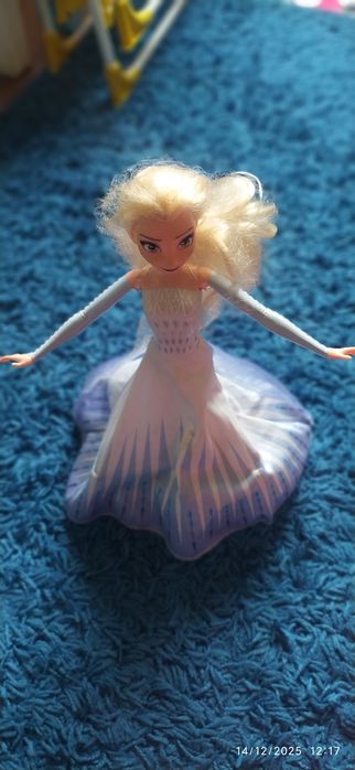 Ледената кралица кукла