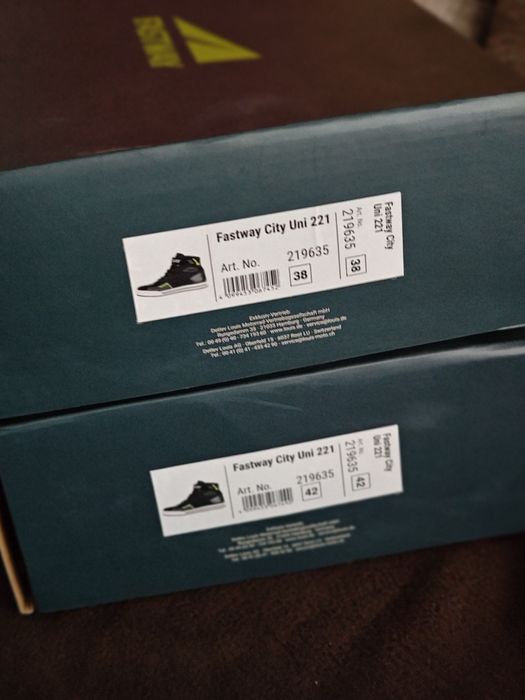 Vând adidași moto casual 38