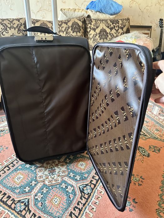 Продам чемодан