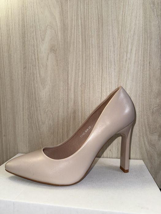 Дамски бежови токчета