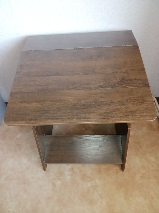 Продам стол парту.