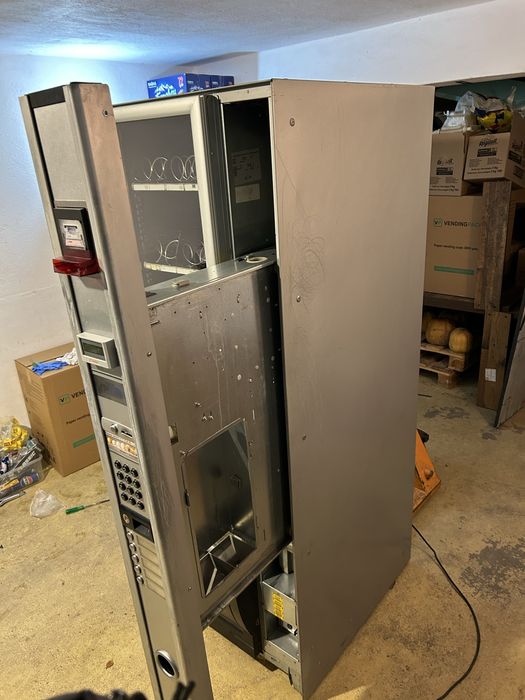 Necta Snakky Max вендинг машина