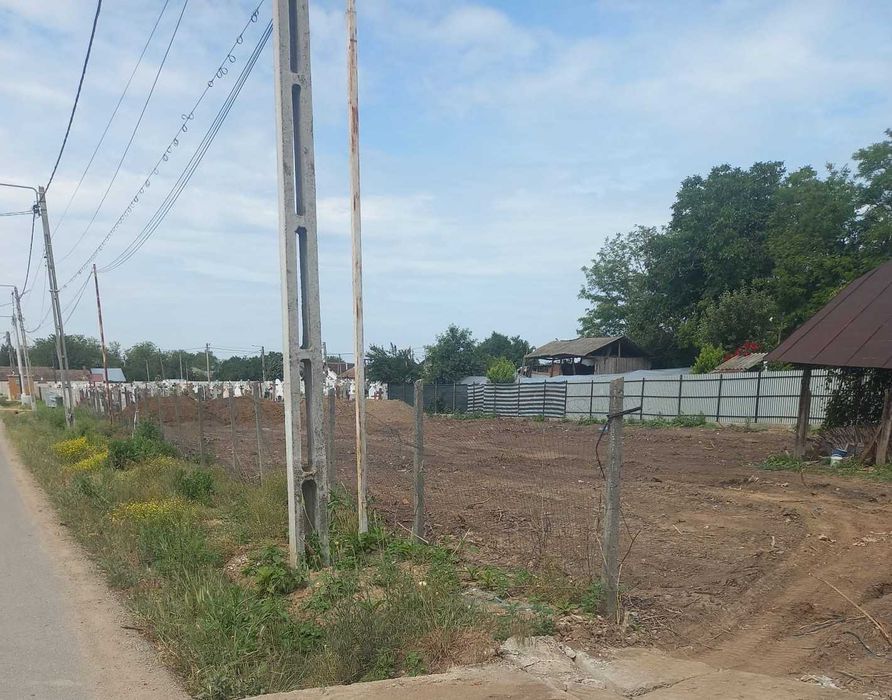 Vând două locuri de casă