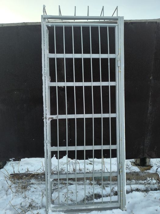 Продам дверь решетку