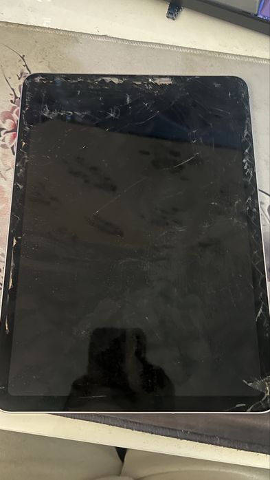 Ipad 11 ЗА ЧАСТИ Заключен + Apple pencil 2nd gen