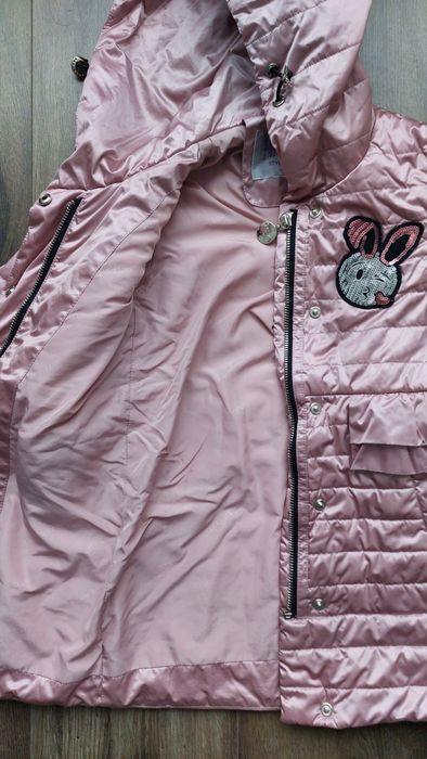Продам детскую весенюю куртку