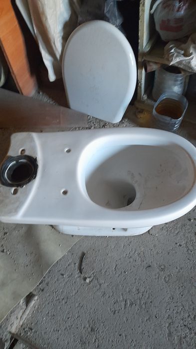 Продам унитаз для ремонта