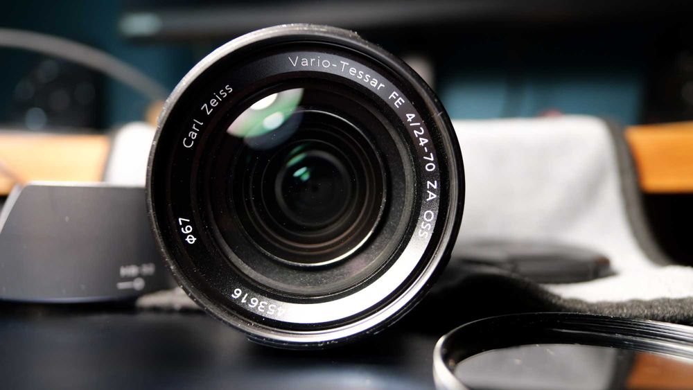 обектив Sony FE 24-70mm f/4 OSS Vario-Tessar