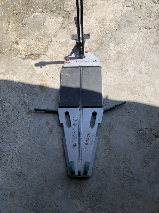 Ръчна машина за рязане на плочки Bosh PTC 640