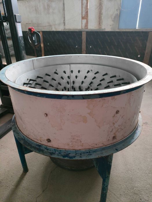 Продавам машина за скубане на пилета