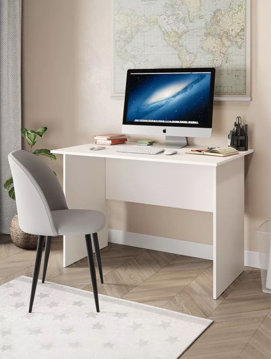 Письменный стол.