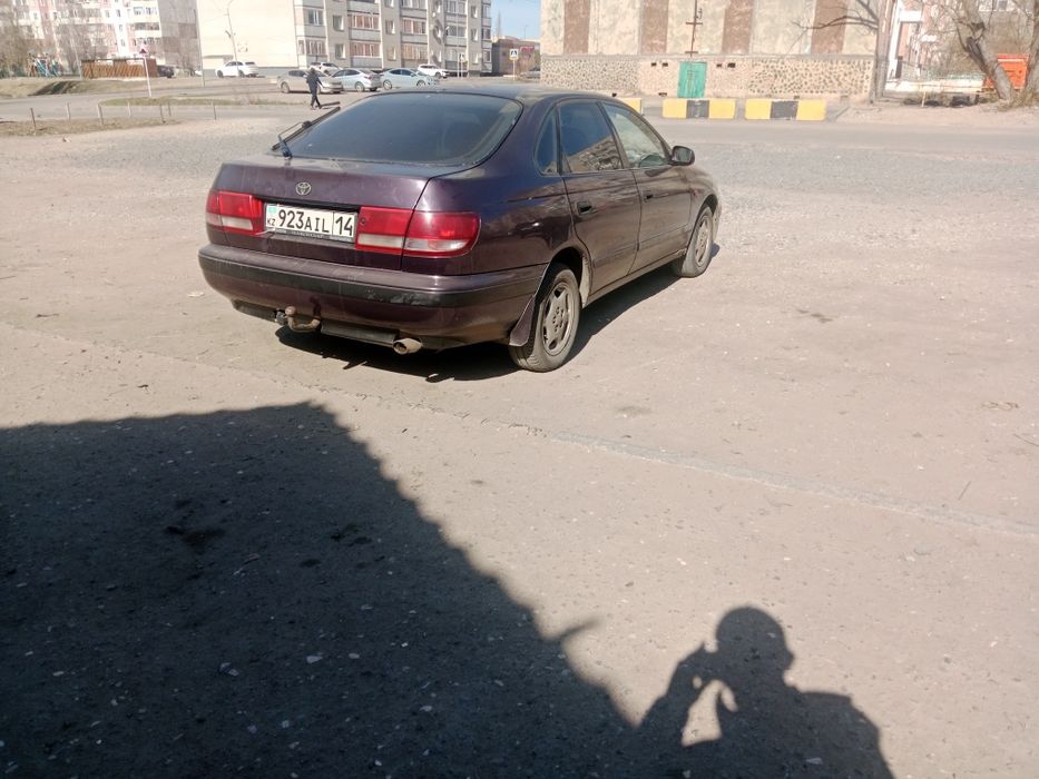 Продам Тойота Карина е