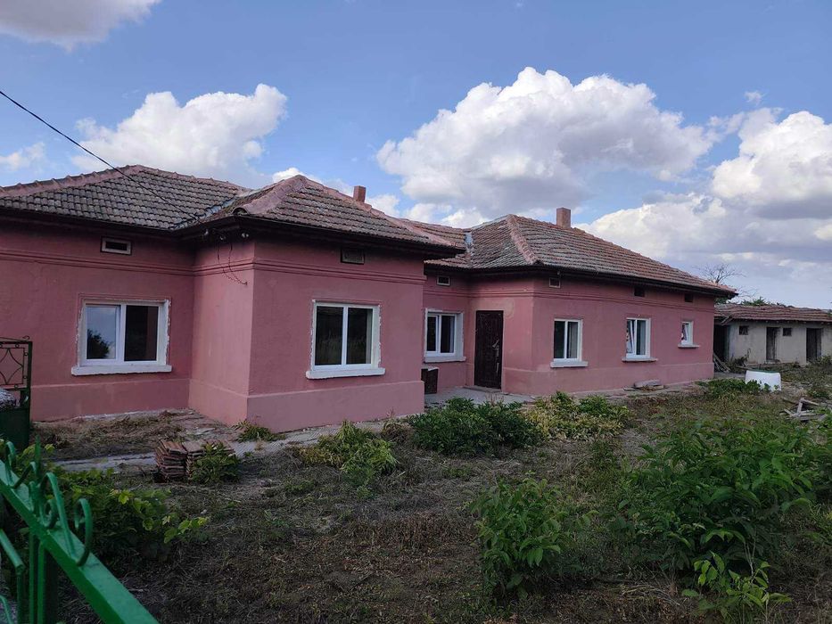 Реновирана къща в Дъбовик