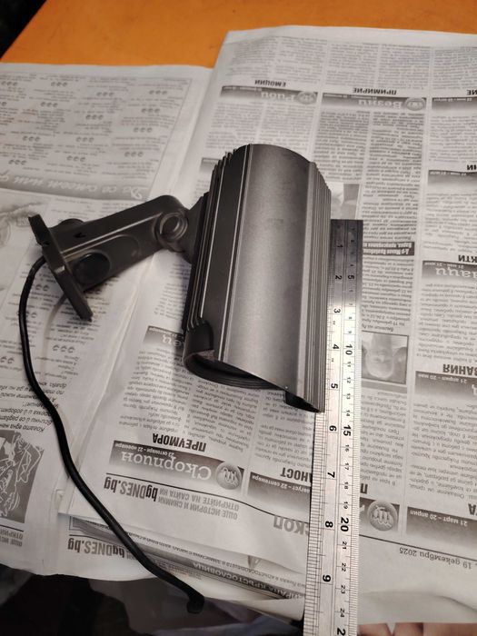 Продавам комплект 3 камери за вътрешно / външно видео наблюдение