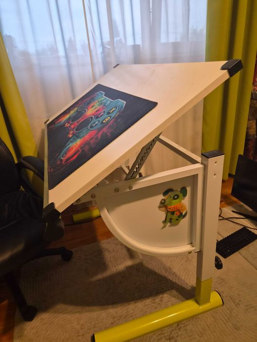 Birou ergonomic pentru copii/tineret, modern, reglabil pe inaltime, posibilitatea de inclinare a blatului, L.109 x l.55 x H.63, alb/verde