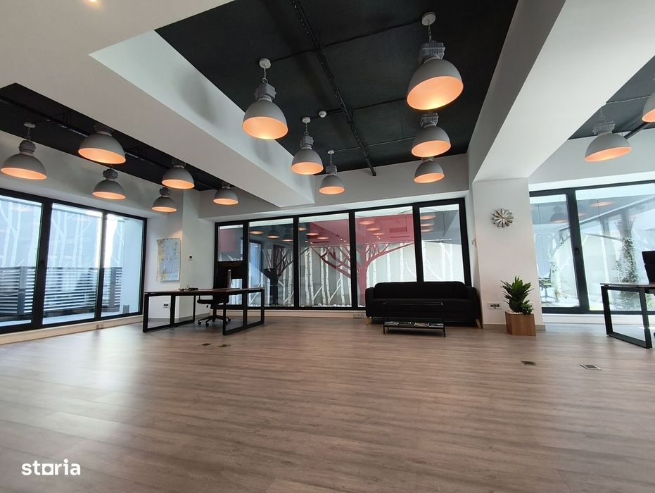 Birou și curte 100 mp in Centru, curte proprie și loc parcare.