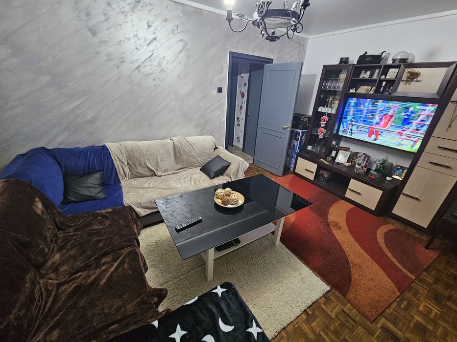 Vând apartament 2 camere cu centrală și balcon