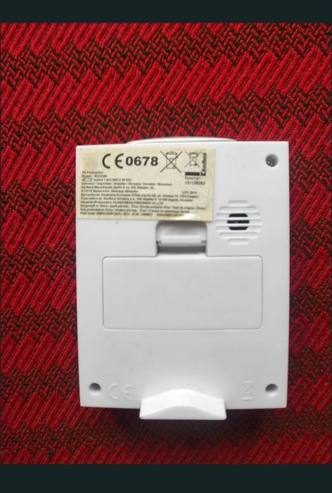 Ceas de birou, complex combinat cu alarmă, calendar, masurare temperatura și multe alte funcții.
