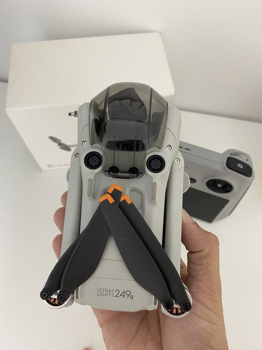 Drona DJI Mini 3 Pro cu Controller Smart