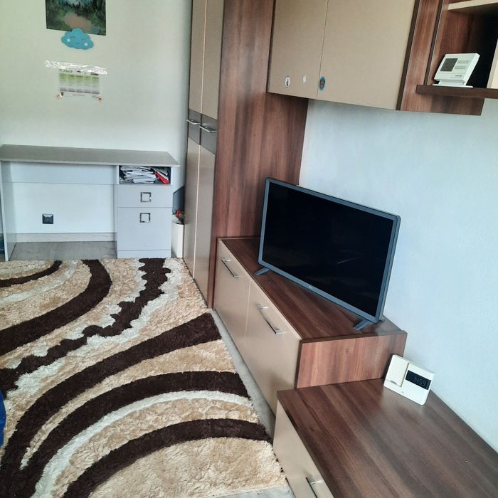 Inchiriez apartament