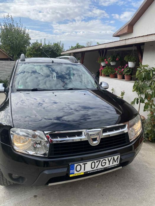 Vând Dacia Duster