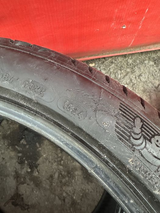 Продам комплект разношироких летних шин