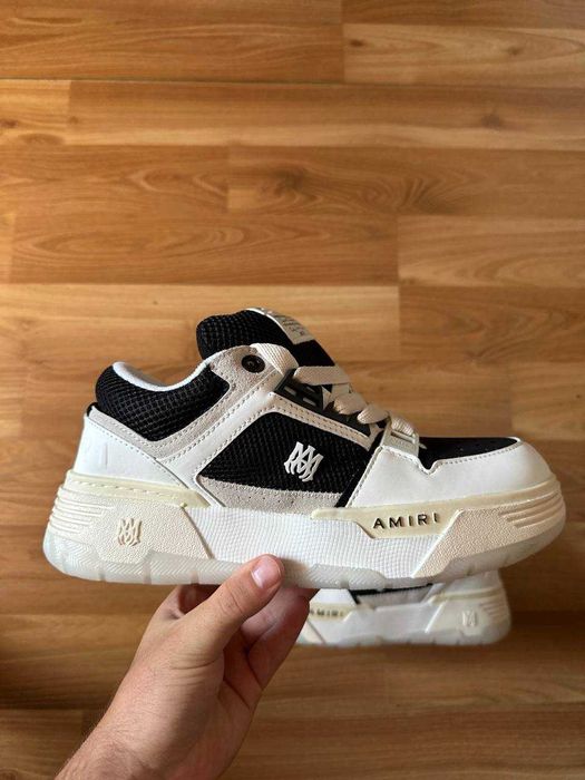 Sneakers Amiri cu eticheta (nu Nike, Gucci, Adidas, Balenciaga)
