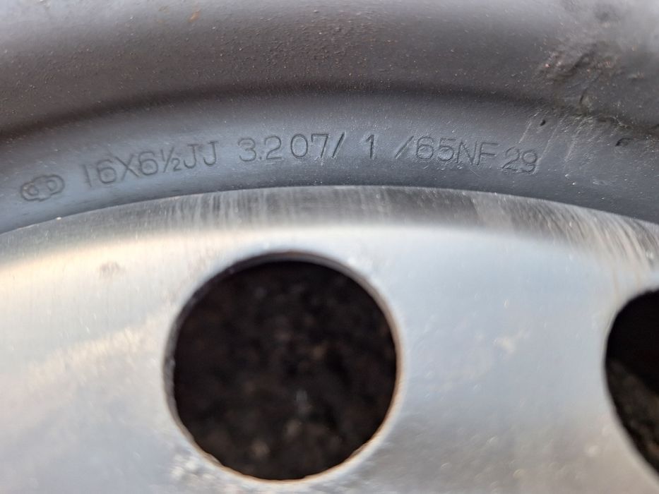 Хонда-16цола-5/114,3-200лв.-с тасове-оригинални