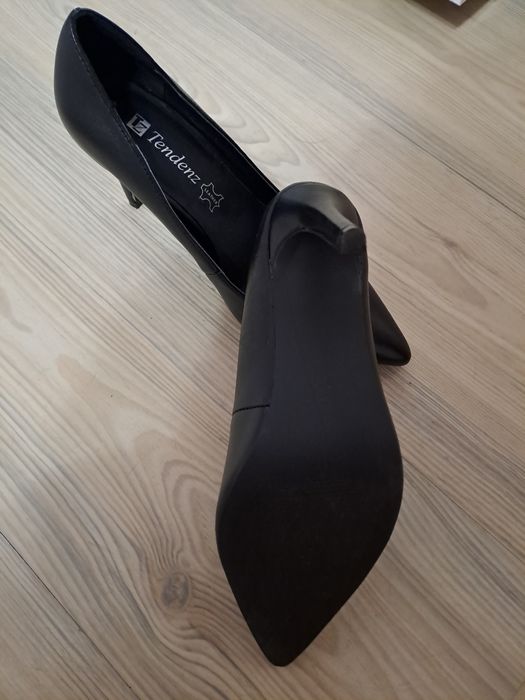 Елегантни обувки-ест кожа