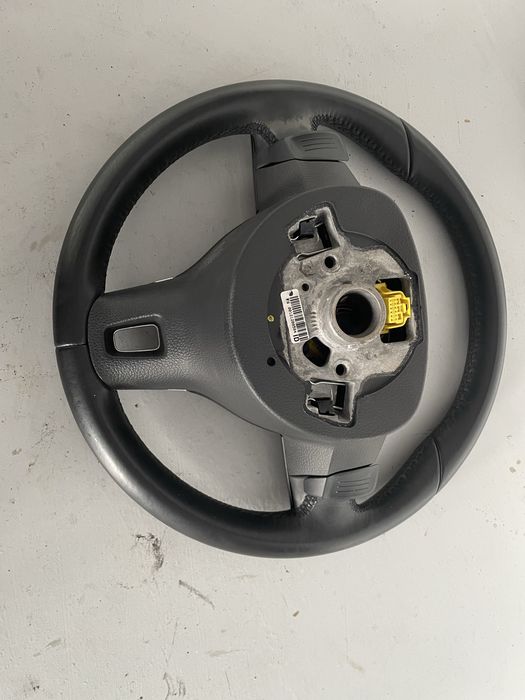 Volan piele cu comenzii si padele vw jetta vw passat b6 b7 cc tiguan golf5 golf6 etc