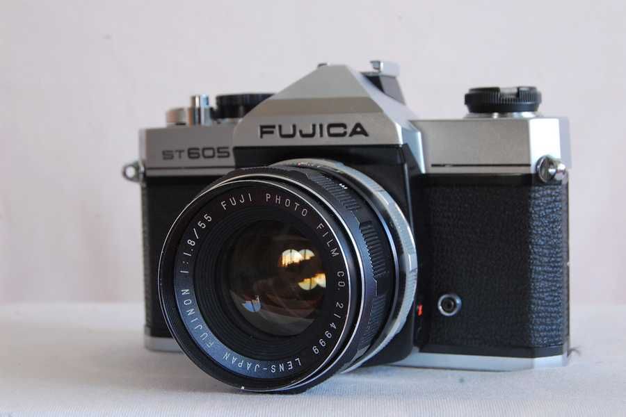 Aparat foto film fujica st605 cu obiectiv fujinon 1.8 / 55