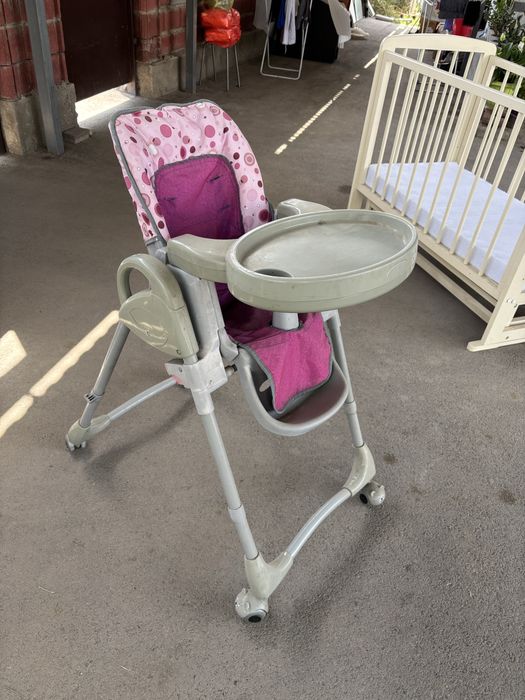 Манежка для ребенка и стул