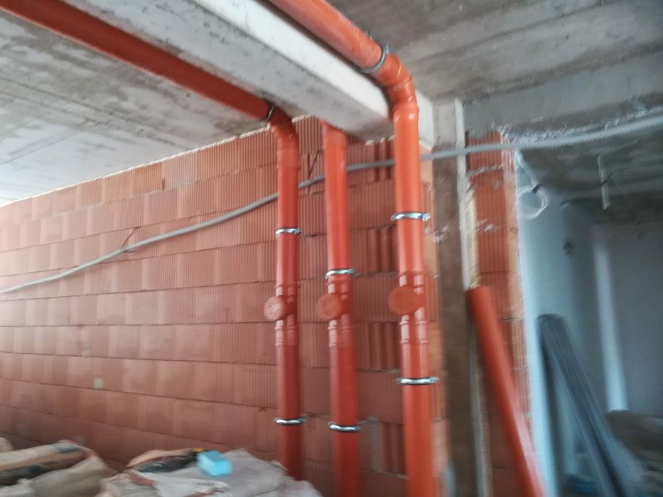 Водопроводчик .ВиК и ОВ млнтаж на вентилация ,  услуги кърти чисти изв