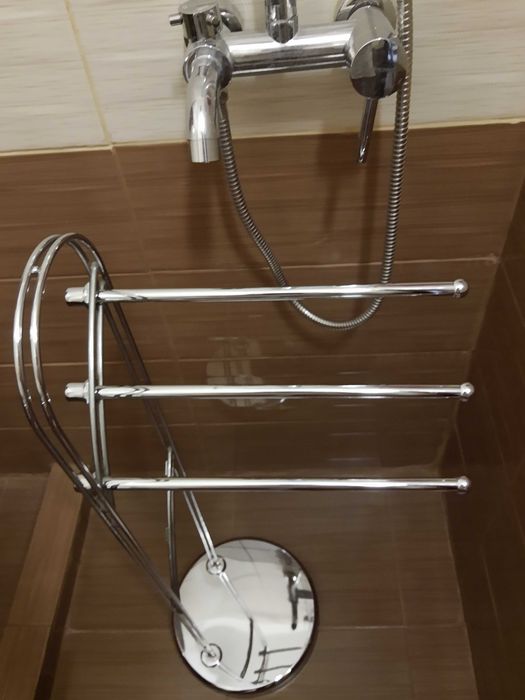 Поставка инокс,стояща за баня лукс за хавлии.