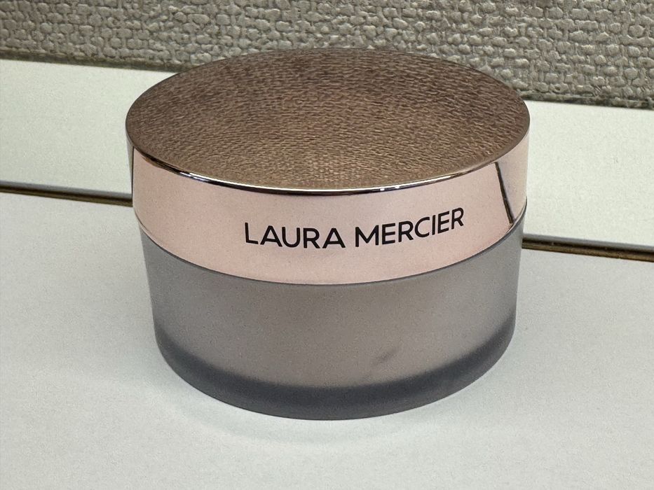 Пудры Laura Mercier и Chanel